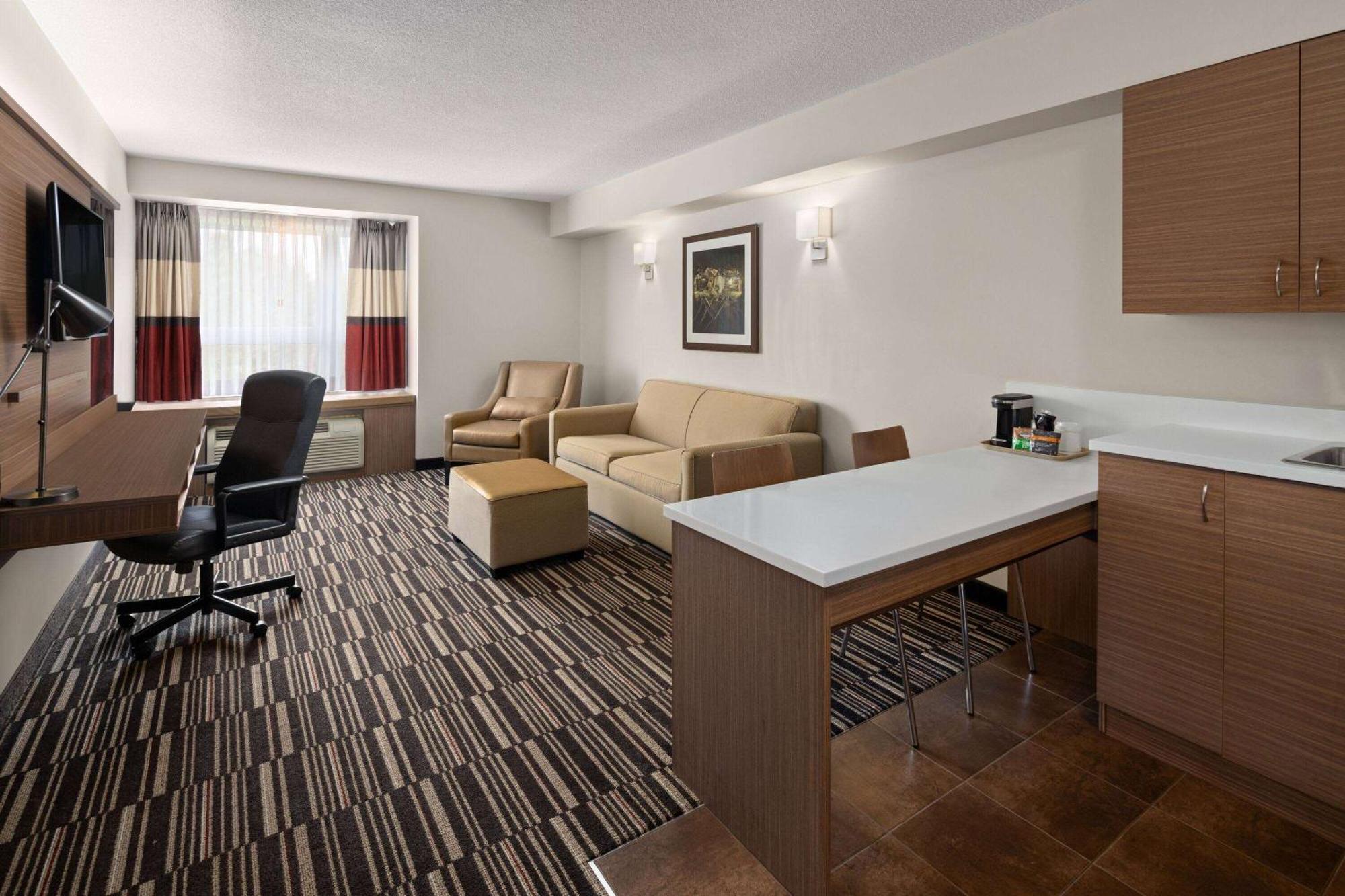 Microtel Inn & Suites By Wyndham Kirkland Lake Exterior photo