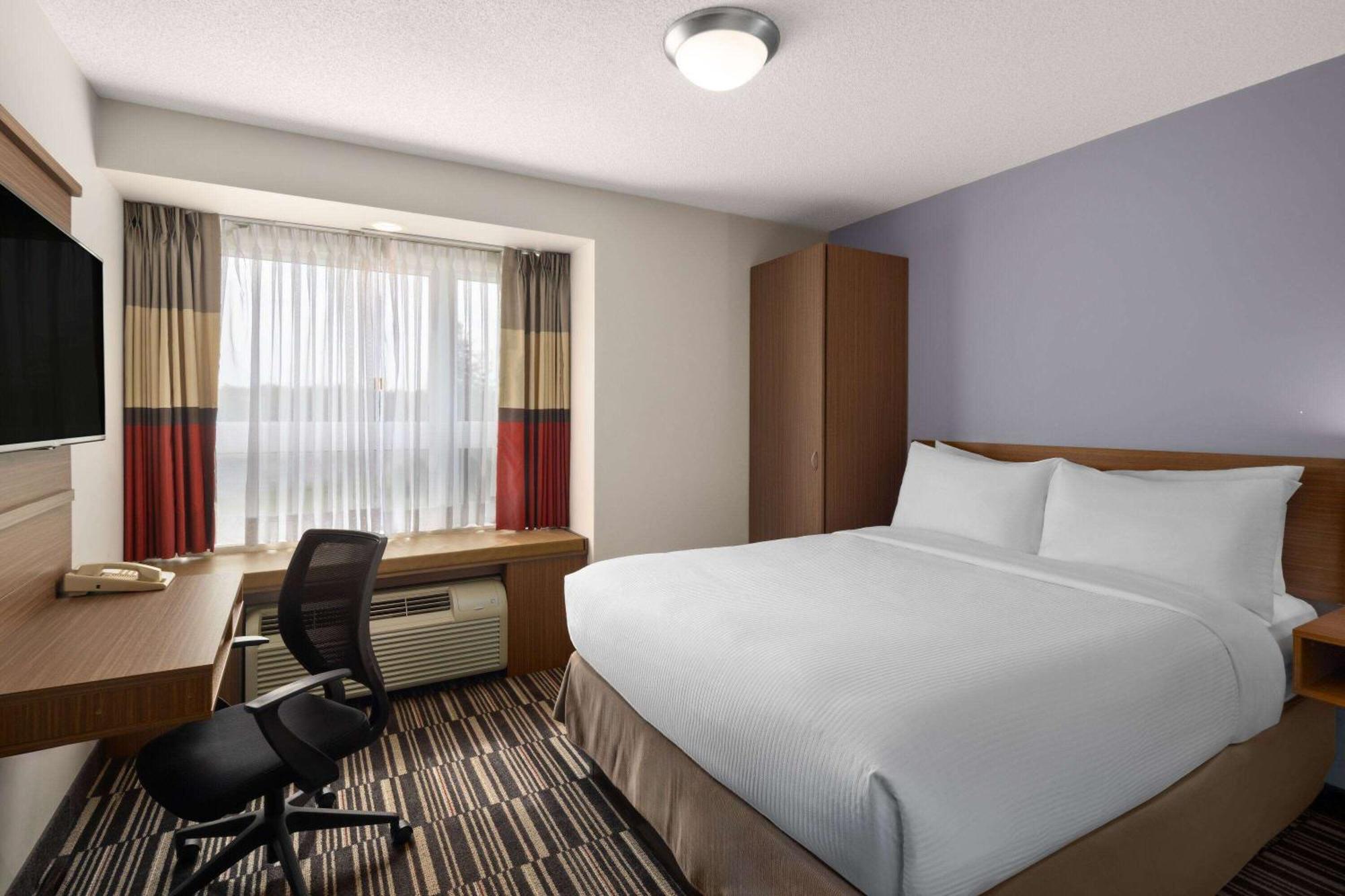 Microtel Inn & Suites By Wyndham Kirkland Lake Exterior photo