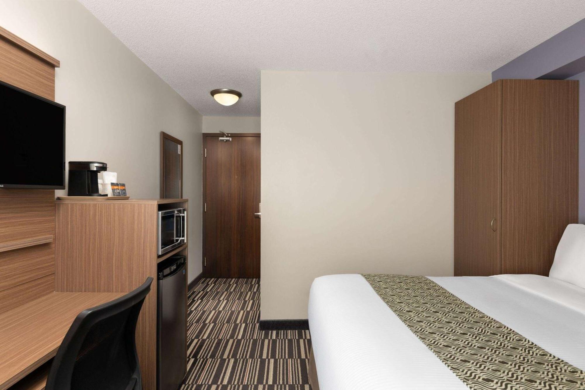 Microtel Inn & Suites By Wyndham Kirkland Lake Exterior photo