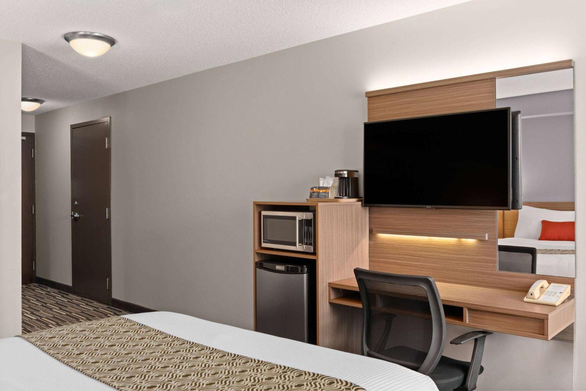 Microtel Inn & Suites By Wyndham Kirkland Lake Exterior photo