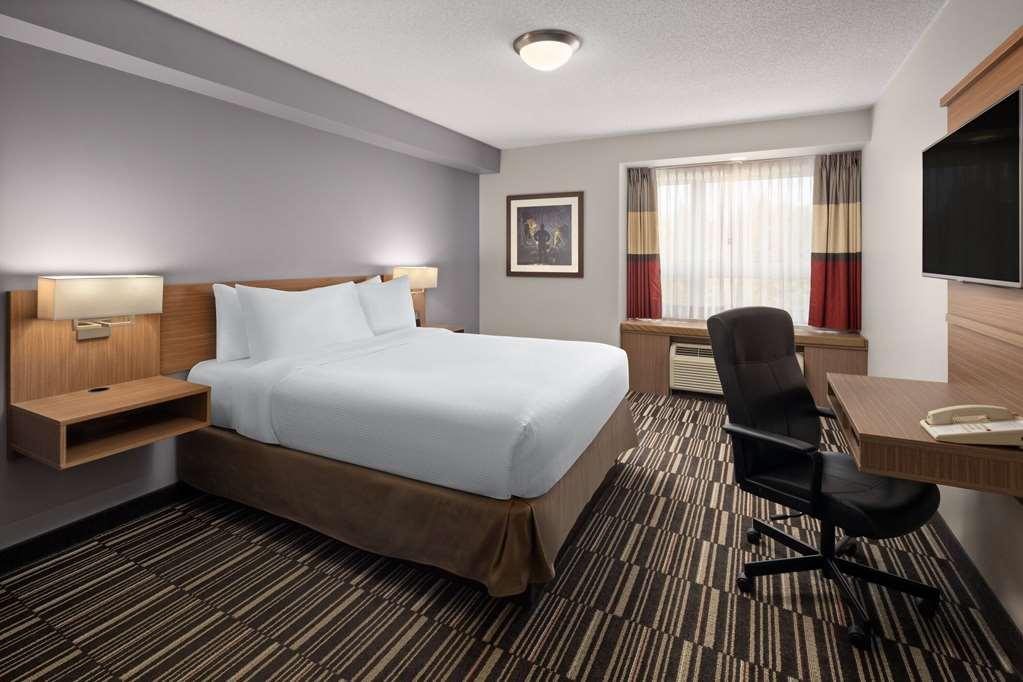 Microtel Inn & Suites By Wyndham Kirkland Lake Room photo