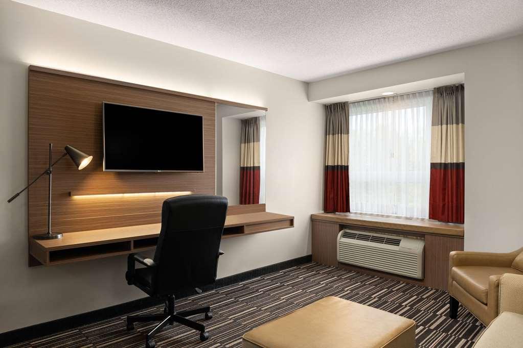 Microtel Inn & Suites By Wyndham Kirkland Lake Room photo