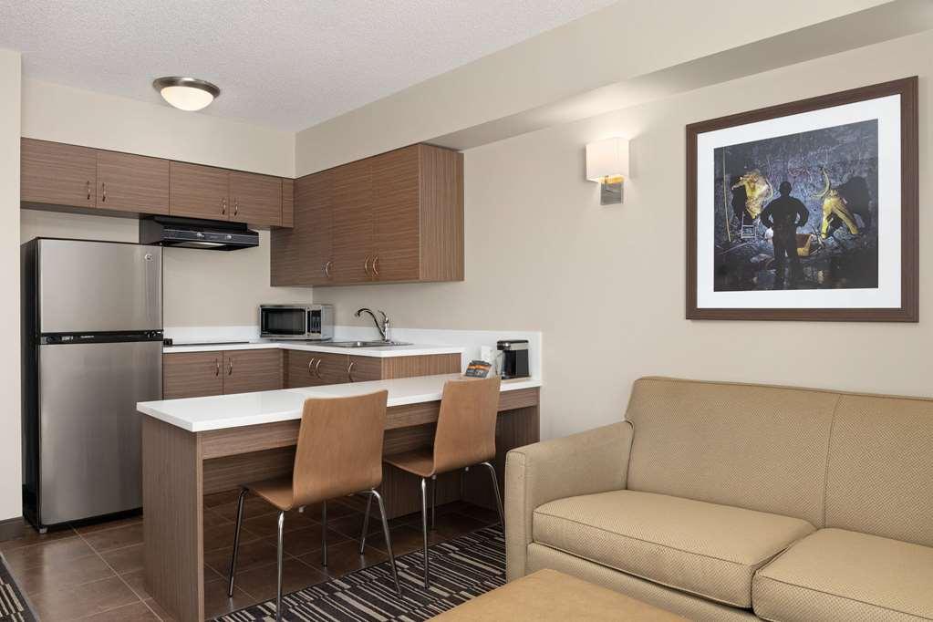 Microtel Inn & Suites By Wyndham Kirkland Lake Room photo