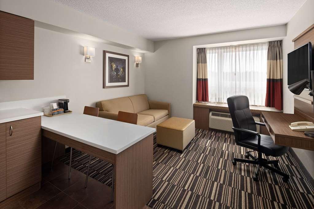Microtel Inn & Suites By Wyndham Kirkland Lake Room photo